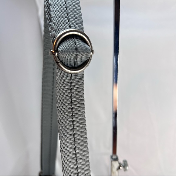 SAKROOTS Women's Basic Crossbody Bag - Picture 8 of 13